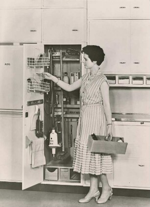 Besen- und Geräteschrank "690" der Fr. Poggenpohl KG