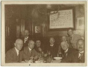 Strassburger Tafelrunde zu Leipzig : Gruppenbild "Strassburger Tafelrunde zu Leipzig", aufgenommen 1923. Dresden: SLUB Mscr.Dresd.App.2000,925