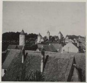 Dinkelsbühl, Blick vom Nördlinger Tor auf die Mauertürme