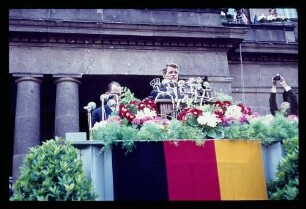 Kennedy vor Rathaus