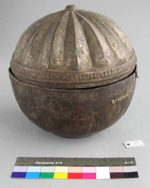 Lidded vessel