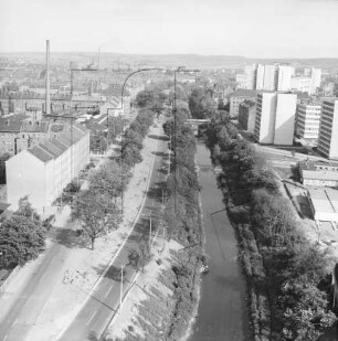 Wilhelm-Pieck-Straße (Stauffenbergallee) am Gera-Flutgraben in der Erfurter Johannesvorstadt : Blickrichtung Südosten