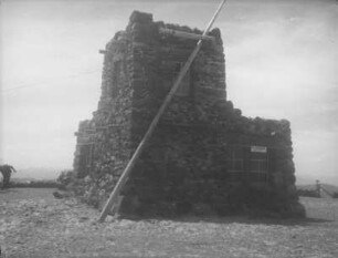 Beobachtungsposten : Ein Steinhaus auf dem Gipfel des Mount Washburn, dass als Beobachtungsposten für Waldbrände diente.