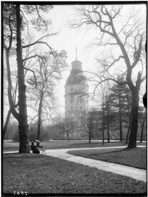 Karlsruhe Schloss Ansicht Schlossgarten mit Schlossturm an der Westseite