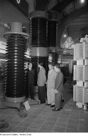 Elektrotechnische Exponate auf der Leipziger Herbstmesse 1954