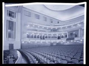 Deutsches Opernhaus (auch: Städtische Oper), Berlin: Ansicht Zuschauerraum (Negativ zu Inv. Nr. TBS 019,23)