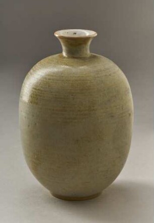 Eiförmige Vase mit enger Öffnung