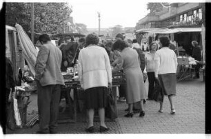 Kleinbildnegativ: Markt auf dem Mehringplatz, 1984
