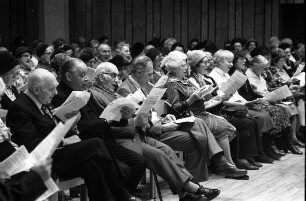 Akademie der älteren Generation. Singveranstaltung im Stephanssaal unter Leitung von Prof. Andreas Schröder