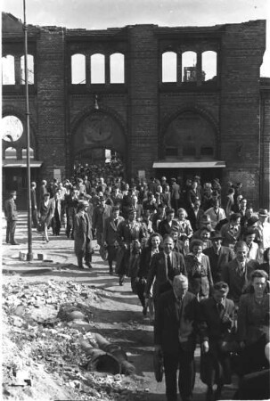 Berlin. Währungsreform in den westlichen Sektoren im Juni 1948. Straßenszene