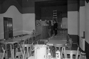 Eröffnung des Jugendzentrums in Selbstverwaltung Werkstatt 68 e.V. im alten Mühlburger Bahnhof in der Fliederstraße