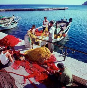Kalymnos. Netzeflicken am Nachen