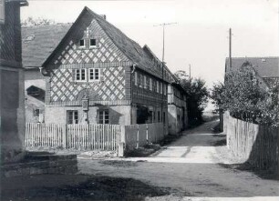 Wohnhaus in Panschwitz-Kuckau : Bauwesen - Exterieur. Ort: Pančicy / Panschwitz. Mit Schiefer bedecktes und verschaltes Haus in Panschwitz