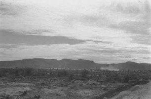Dire Dawa in der Dornbuschsavanne : Blick auf Dire Dawa in der Dornbuschsavanne am Fuß des Harar-Hochlandes.