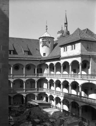 Altes Schloss — Arkadenhof
