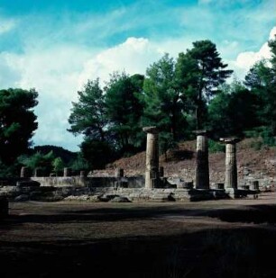 Olympia. Das Heraion zu Füßen des Kronos-Hügels. Blick von Südosten