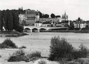 Blick über die Loire auf Schloß Amboise