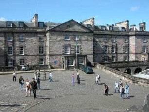 Königsschloss : Gebäude des Militärkommandos auf Burg Edinburgh. Aufgenommen im Juni 2005. Foto Uwe Gerig