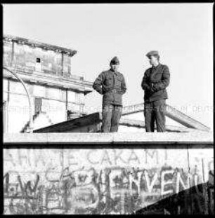 DDR-Grenzsoldaten am Brandenburger Tor