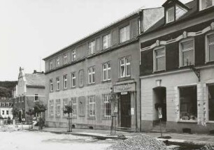 Olbernhau (Mittlerer Erzgebirgskreis). Sparkasse, Bahnhofstraße 5. Straßenansicht