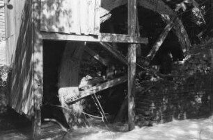 Ruhland-Naundorf. Pößnitzmühle, verfallenes Wasserrad