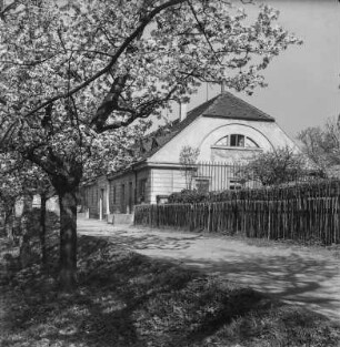 Alte Weinpresse : Dresden-Pillnitz. Alte Weinpresse am königlichen Weinberg