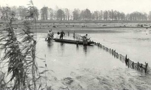 Fischfang in Königswartha : Handwerkstechniken - Fischerei. Ort: Rakecy / Königswartha. Beim Fischfang