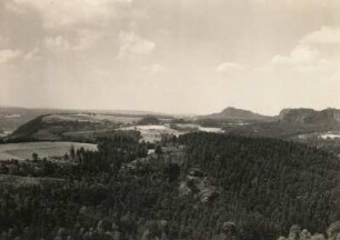 Sächsische Schweiz. Bärensteine und Rauenstein vom Gamrig (253 m) bei Rathen aus gesehen