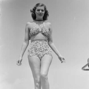 Frau im Bikini
