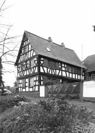 Hanau, Hinter der Kirche 32