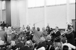 Donaueschingen: Donaueschinger Musiktage; Ständchen der Bläsergruppe des Südwestfunks im Saal
