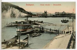 Budapest. Donaubild mit Dampfschiffen gegen Elisabethbrücke und Burg