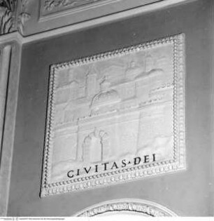 Stuckrelief mit Stadtansicht