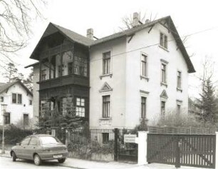 Dresden-Blasewitz, Tauscherstrasse 34. Wohnhaus (Mietvilla) (bezeichnet 1895). Straßenansicht mit Einfriedung