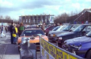 Freiburg im Breisgau: Neuwagen-Ausstellung