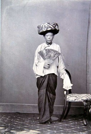 "Frau eines Schan Häuptlings. (Nahe der chinesischen Grenze)" (OT)