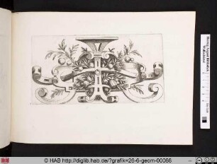 Rollwerk mit Früchten und Zweigen.