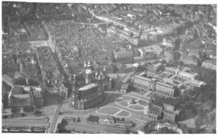 Dresden-Altstadt. Westlicher Teil der Altstadt zwischen Augustusstraße, Schloßstraße und Postplatz. Luftbild-Schrägaufnahme von Nordost