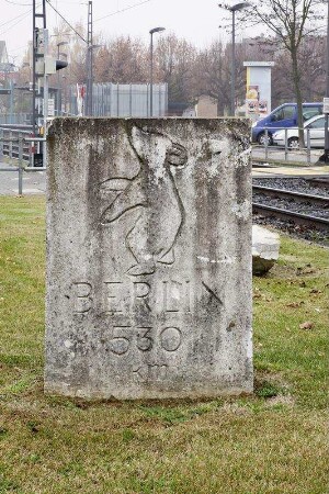 Berliner Meilenstein; Oberursel, Berliner Straße Ecke Hohemarkstraße)