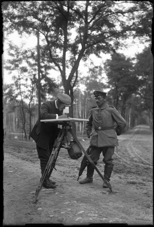 Frankreich, Rudolf Stich bei seiner Arbeit als Feldtopograph