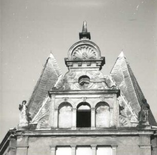 Dresden-Trachenberge, Döbelner Straße 1. Wohnhaus (um 1895). Giebel