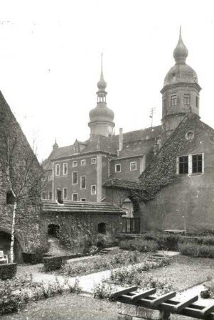 Riesa. Blick gegen Rathaus und Turm der Klosterkirche von Westen