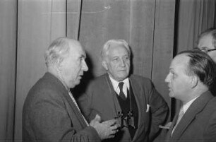 Szenenbilder aus "Die Heilige der Bleecker Street". Oper von G. C. Menotti, Städtische Oper Berlin, Deutsche Erstaufführung, 30.10.1955 : Mit E. Trötschel, A. Herwig u.a.
