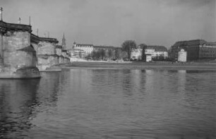 Dresden. Blick vom Altstädter Ufer auf die Neustadt