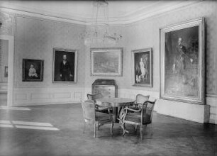 Schloss Pillnitz, Raumaufnahmen Bergpalais : Rayski-Saal. Interimsquartier der Dresdner Gemäldegalerie in Schloss Pillnitz