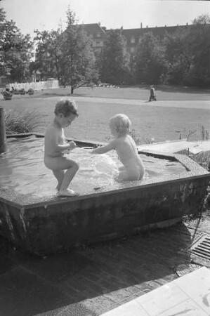 Erfrischung der Kinder im Sommer