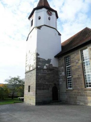 Großaltdorf - Kirchturm von Nordosten über Kirchhof