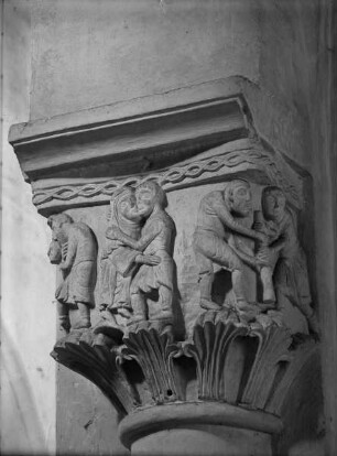 2. Pfeiler von Westen, Kapitell auf der Westseite: Zwei Ringende, ein sich umarmendes paar und zwei Männer gemeinsam mit einem Stock arbeitend (Harmonie und Zwietracht)