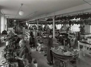 Schuhfabrik Höfer, Hockemeyer & Stadler AG. Produktionssaal : Roßwein. Schuhfabrik Höfer, Hockemeyer & Stadler AG. Produktionssaal