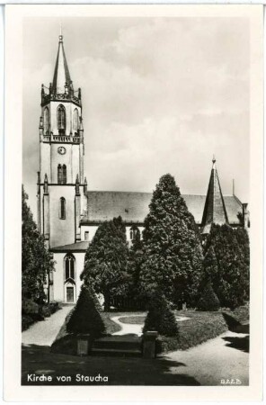 Staucha. Kirche mit Ehrenmal